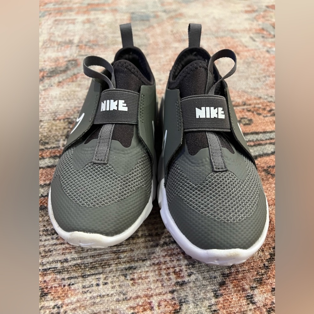 Nike toddler sneaker